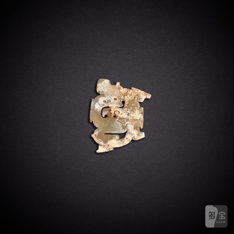 A pale celadon jade 'dragon' pendant, Eastern Zhou dynasty, Spring and Autumn period | 東周春秋 青白玉龍紋珮 - 图2